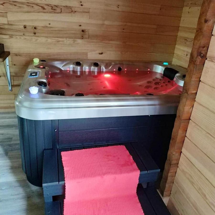 Chalet D'Une Chambre Avec Piscine Partagee Sauna Et Jardin Clos A Louatre المظهر الخارجي الصورة