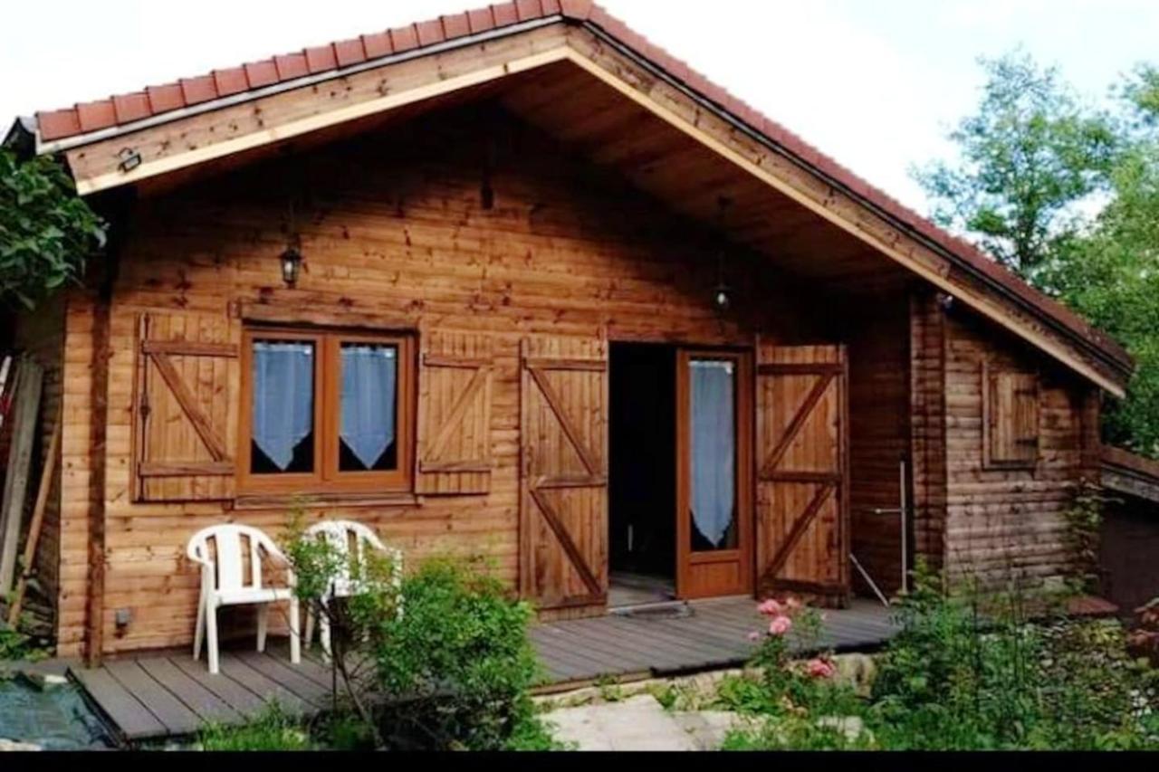 Chalet D'Une Chambre Avec Piscine Partagee Sauna Et Jardin Clos A Louatre المظهر الخارجي الصورة